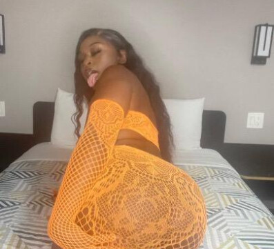 Your Favorite Cocoa is Back in Town,🍫💦2 girl specials!💗😘